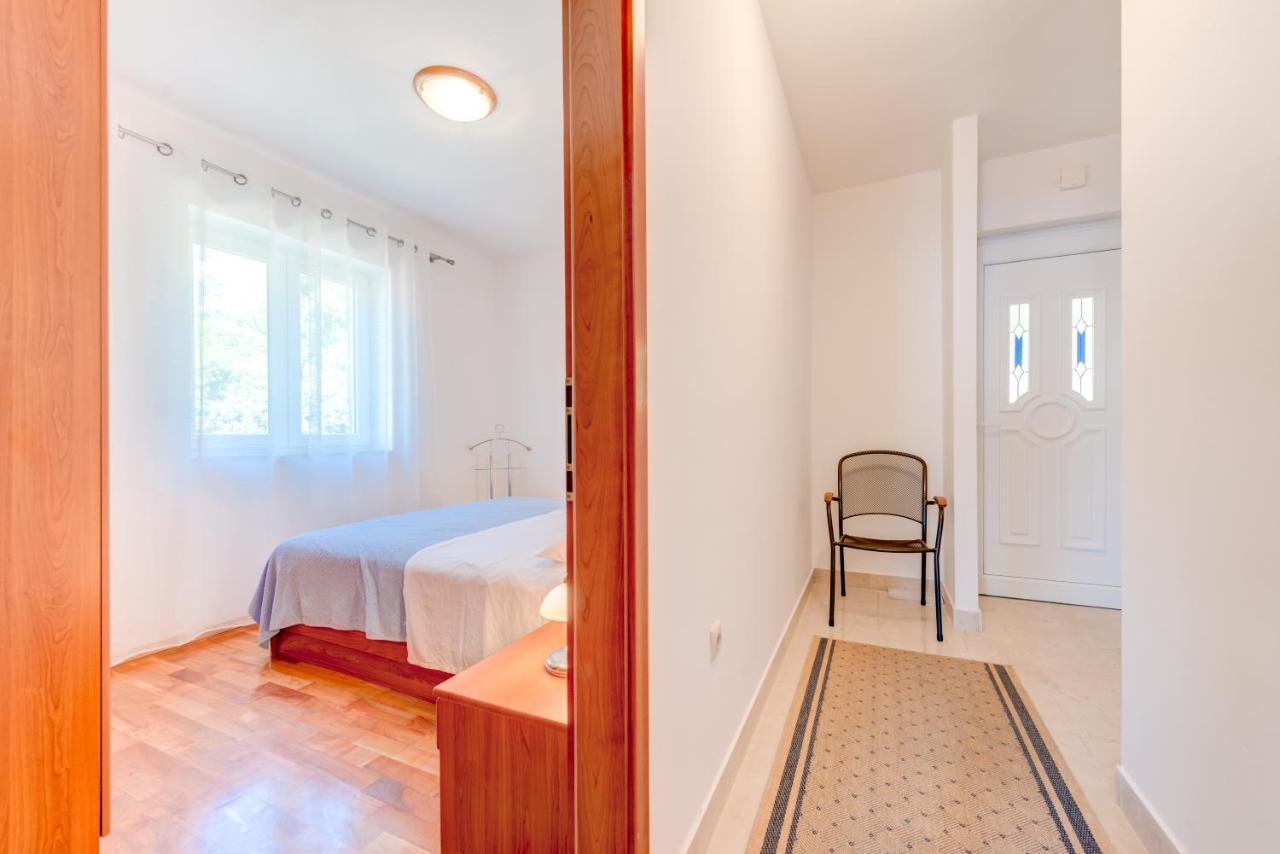 Apartmani Mirta Omis A Buitenkant foto