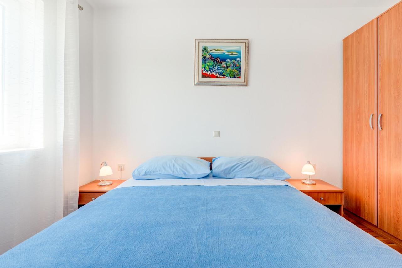 Apartmani Mirta Omis A Buitenkant foto