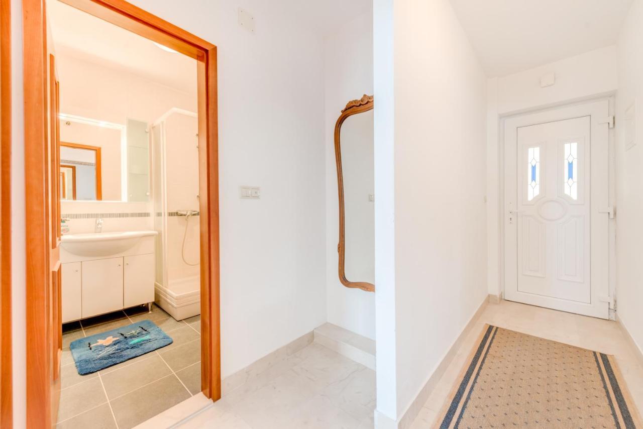 Apartmani Mirta Omis A Buitenkant foto